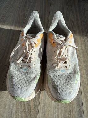 HOKA Women’s Clifton 9 'Vanilla Astral' Limited Edition Colorway